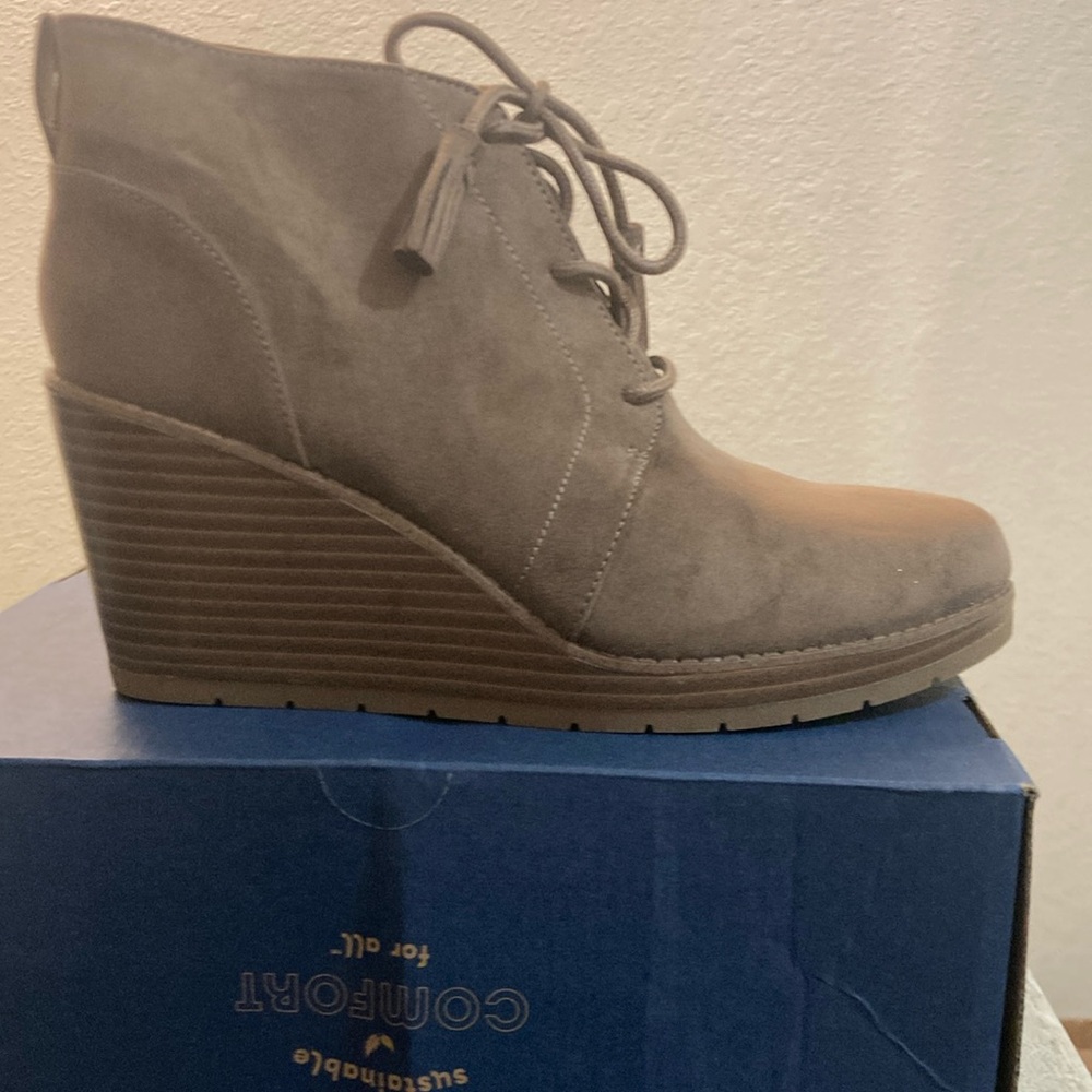 Women's Tan Wedge Ankle Boots